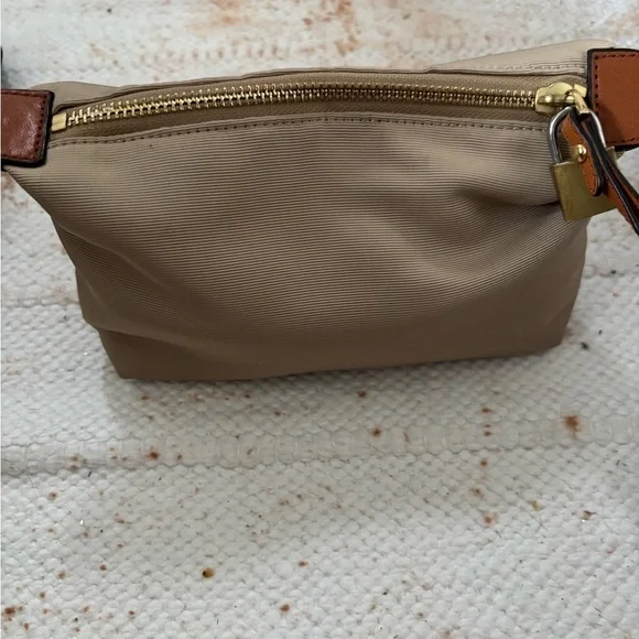 Polo Ralph Lauren Beige Wristlet Pouch Beige Leather Women's Cosmetic Bag - Picture 4 of 11